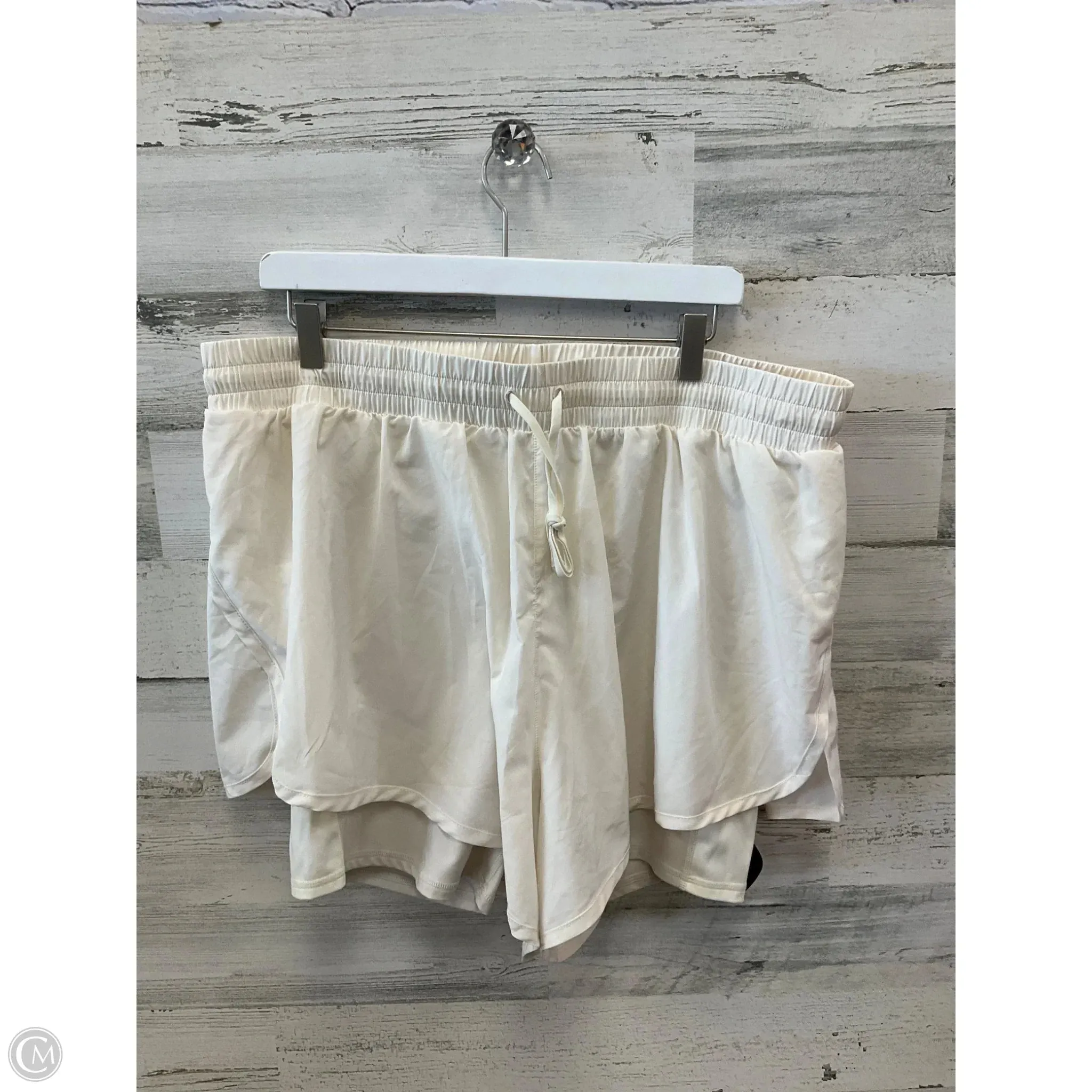 Athletic Shorts By Fabletics In Cream, Size: 1x