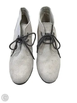 Boots Ankle Flats By Crocs In Beige, Size: 6.5