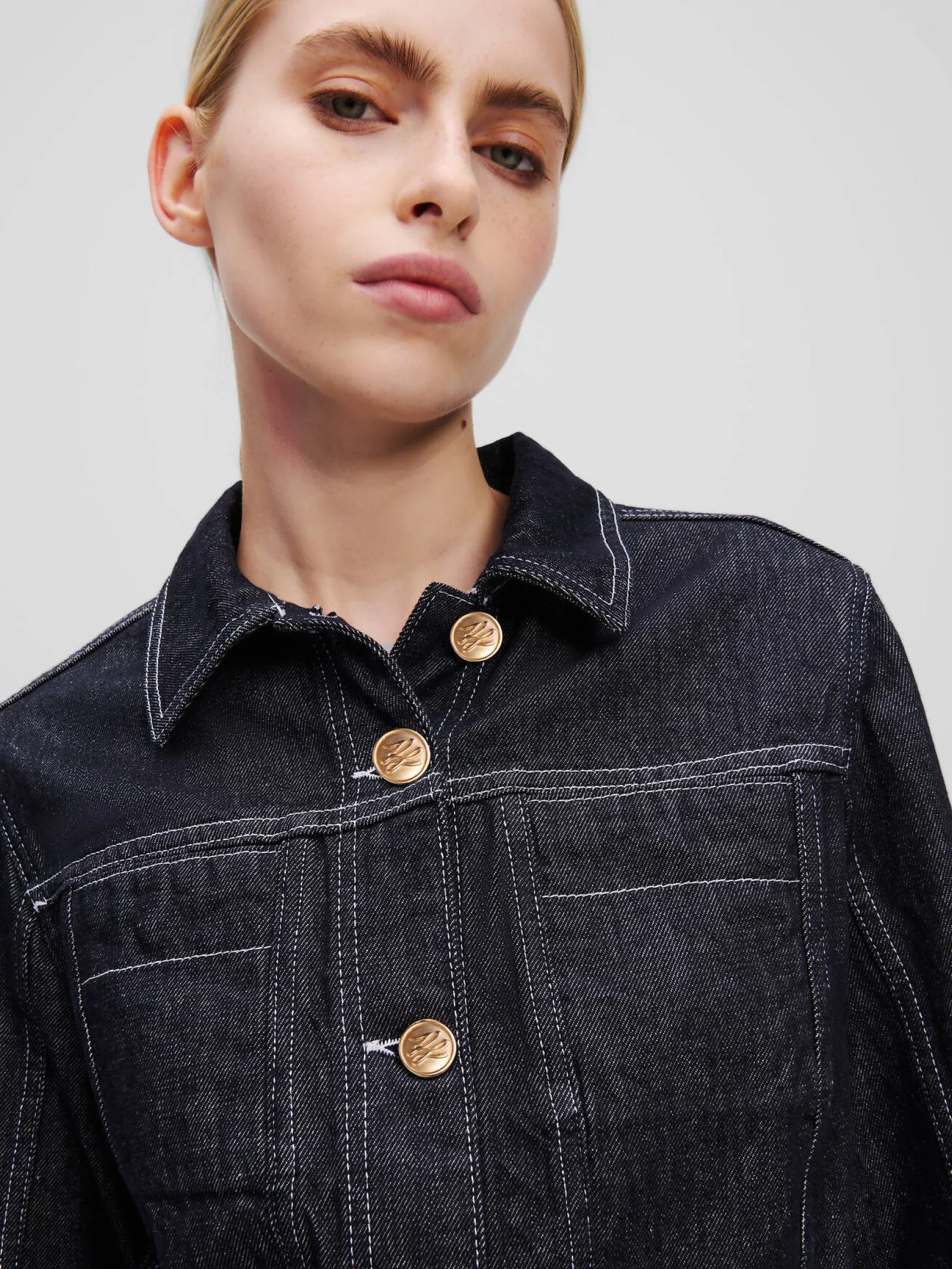 BUTTON DENIM JACKET