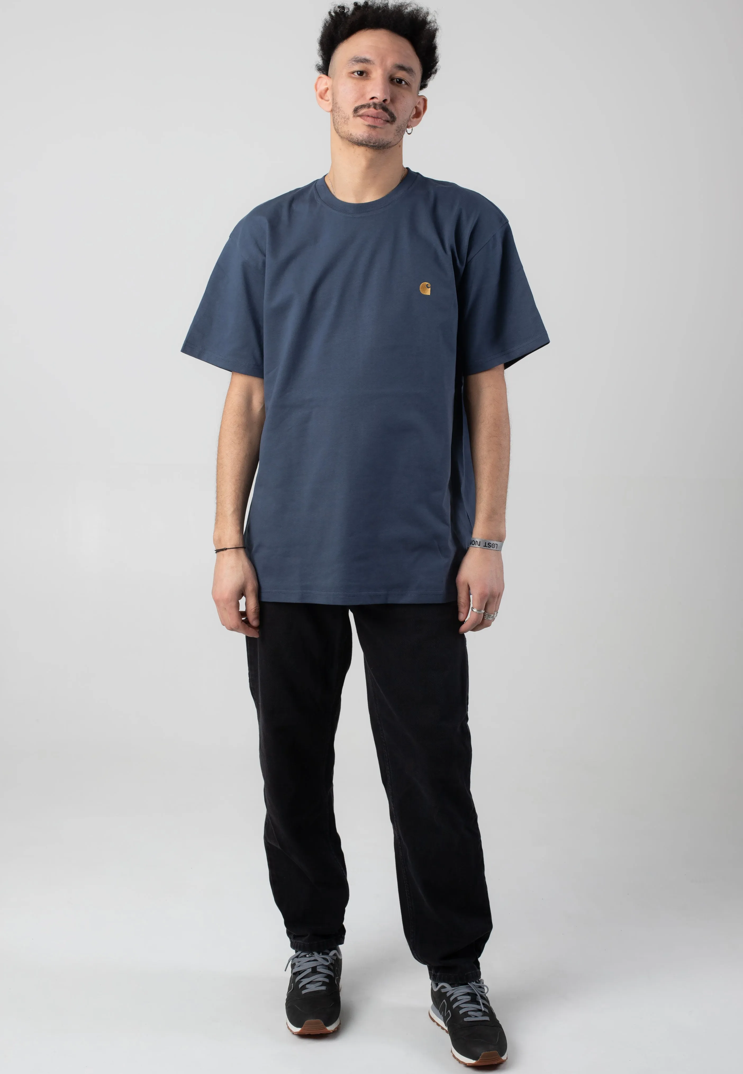 Carhartt WIP - Chase Dusky Blue/Gold - T-Shirt Carhartt WIP