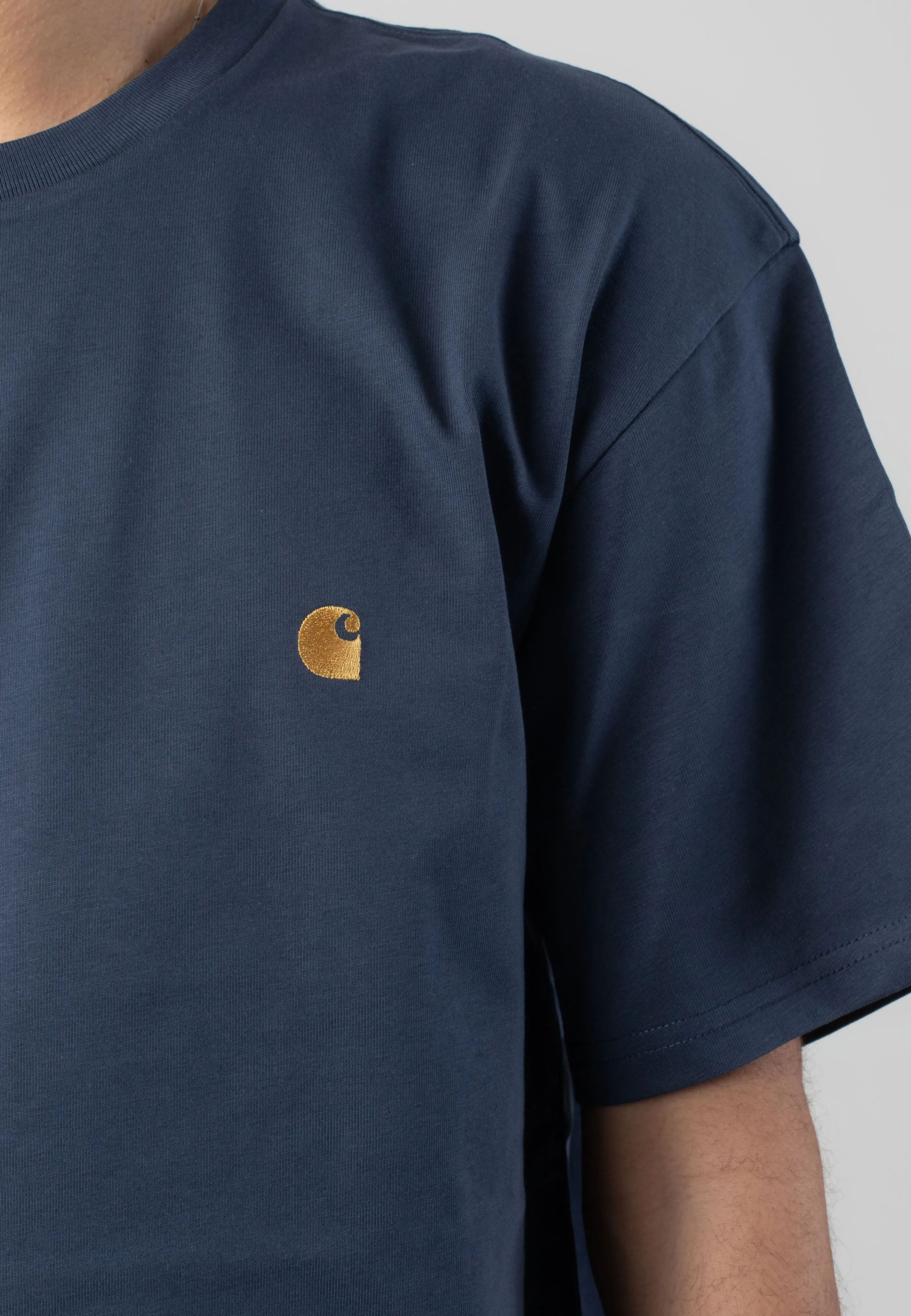 Carhartt WIP - Chase Dusky Blue/Gold - T-Shirt Carhartt WIP