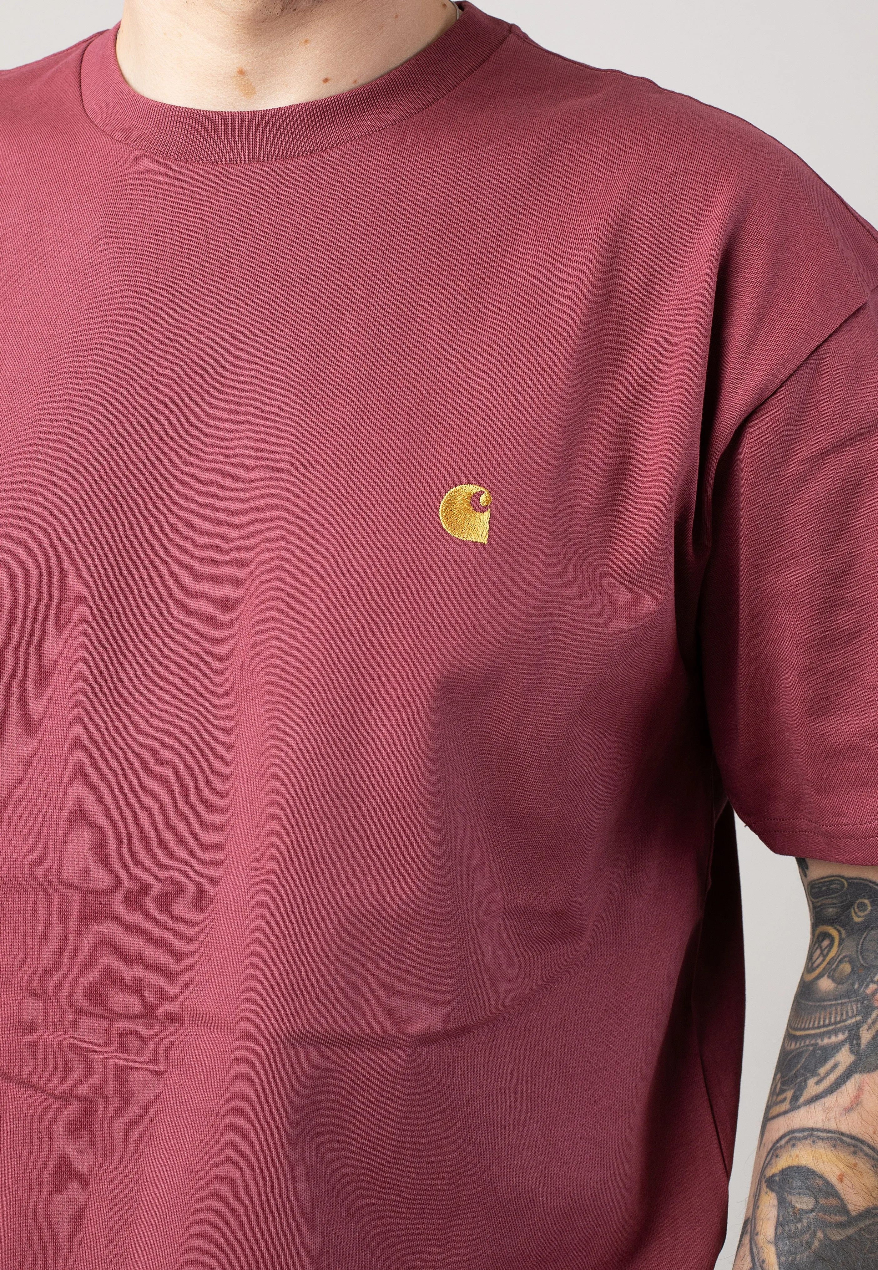 Carhartt WIP - Chase Dusty Fuchsia/Gold - T-Shirt Carhartt WIP