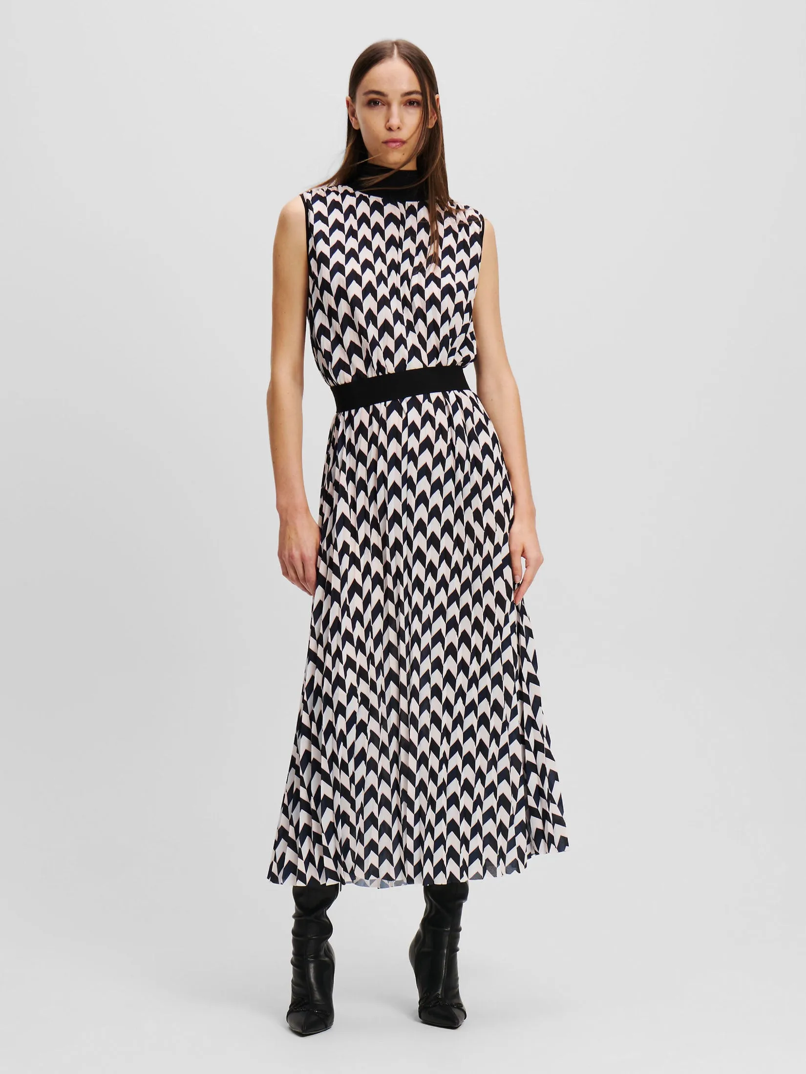 CHEVRON PLEATED DRESS