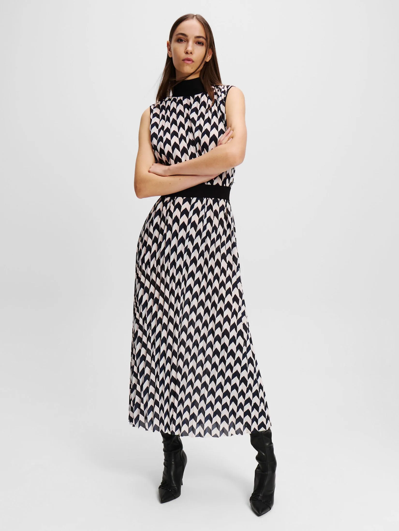 CHEVRON PLEATED DRESS