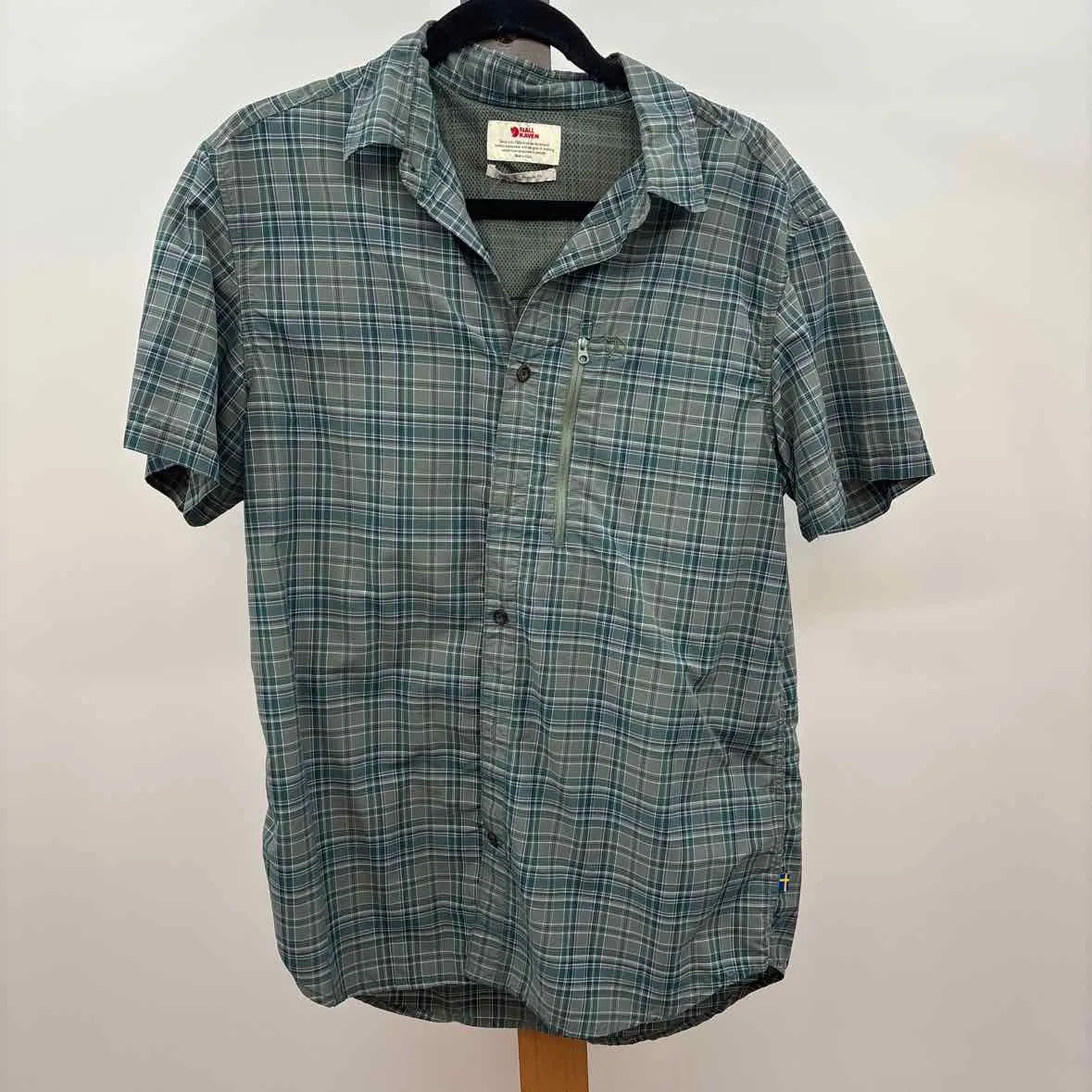 Fjall Men's Size L Green Plaid Short Sleeve Shirt