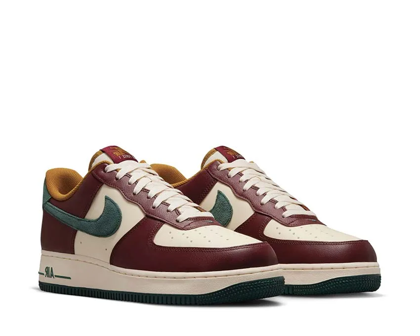 Nike Air Force 1 07 LV8