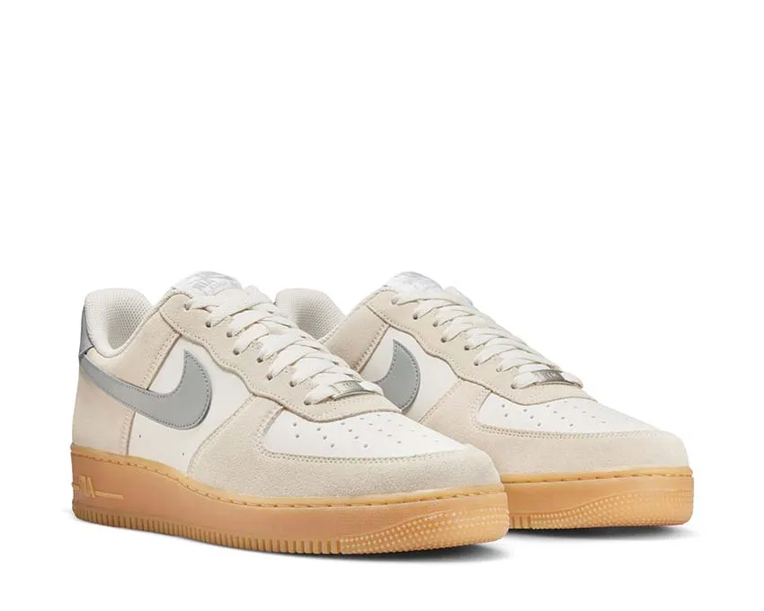 Nike Air Force 1 '07 LV8
