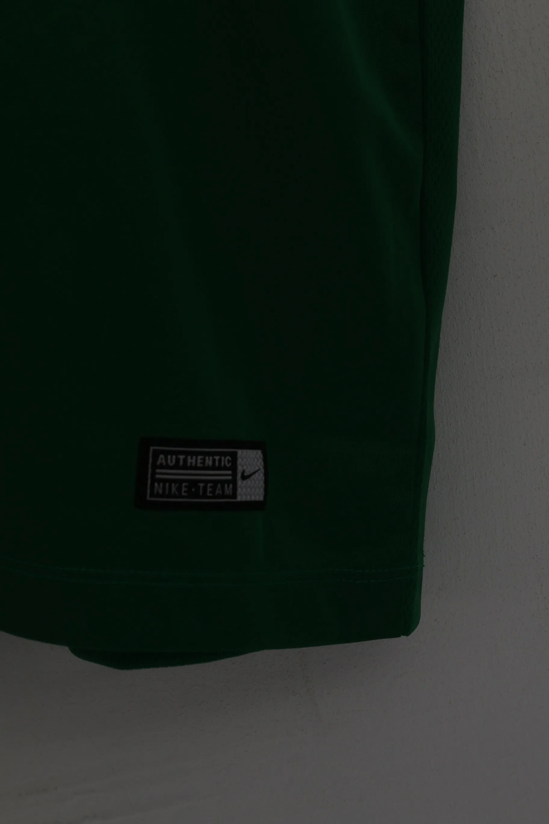Nike Team Men XXL Shirt White Green Crew Neck Dri Fit Activewear Sport Jersey