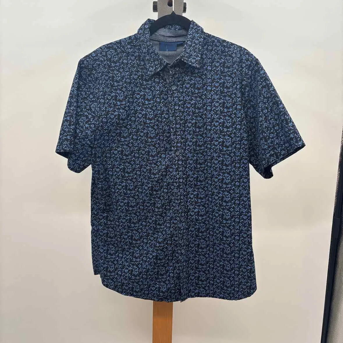 Smash Men's Size L Blue Floral Short Sleeve Shirt