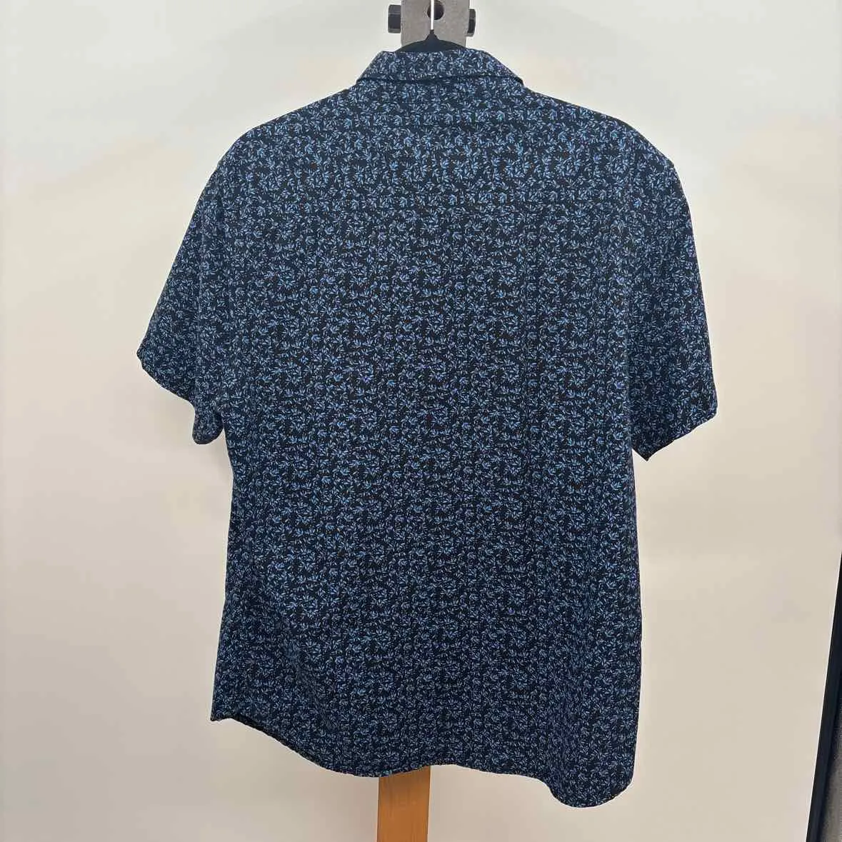 Smash Men's Size L Blue Floral Short Sleeve Shirt