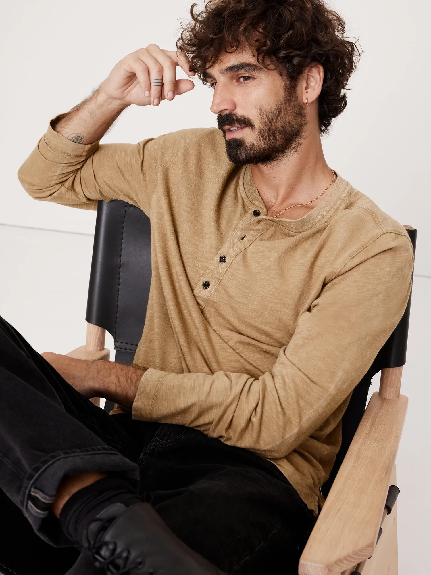 Soft Wash Henley T-Shirt Banana Republic