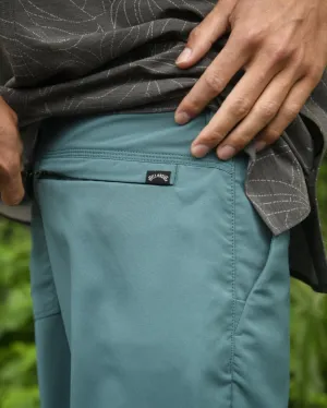 Surftrek Journey 20" Hybrid Shorts - Marine Billabong