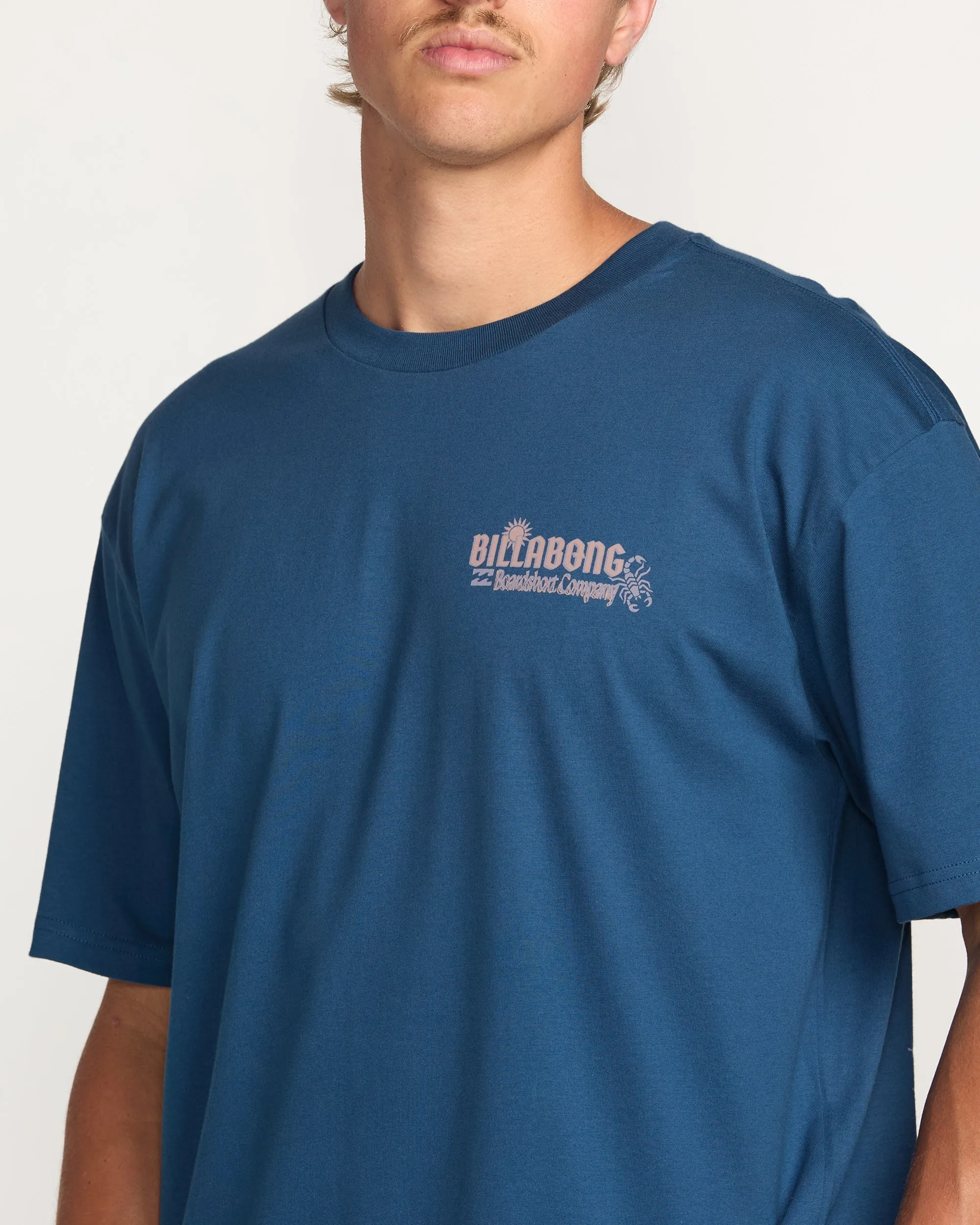 The Hunt Regular Tee - Deep Blue Billabong