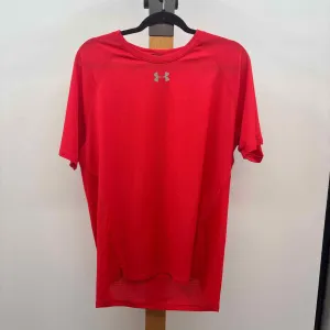 Under Armour Men's Size XL Red Textured Short Sleeve Shirt
