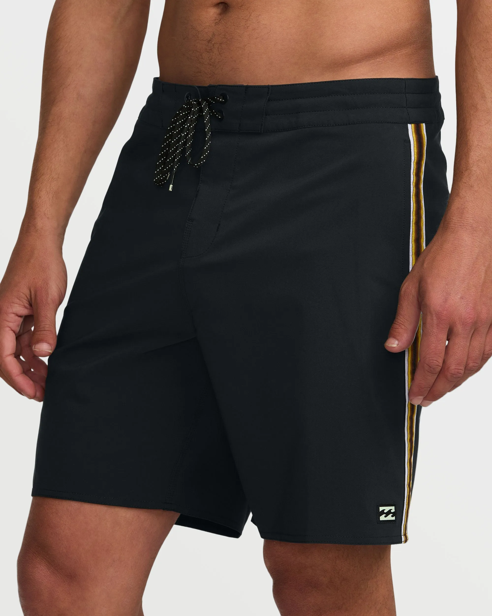Wategos Lo Tide 19" Boardshorts - Black Billabong